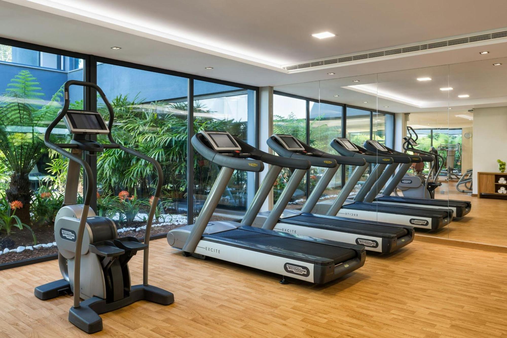 Hotel Sheraton - & Residences 5*